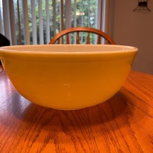 Vintage 4Q Pyrex Bowl